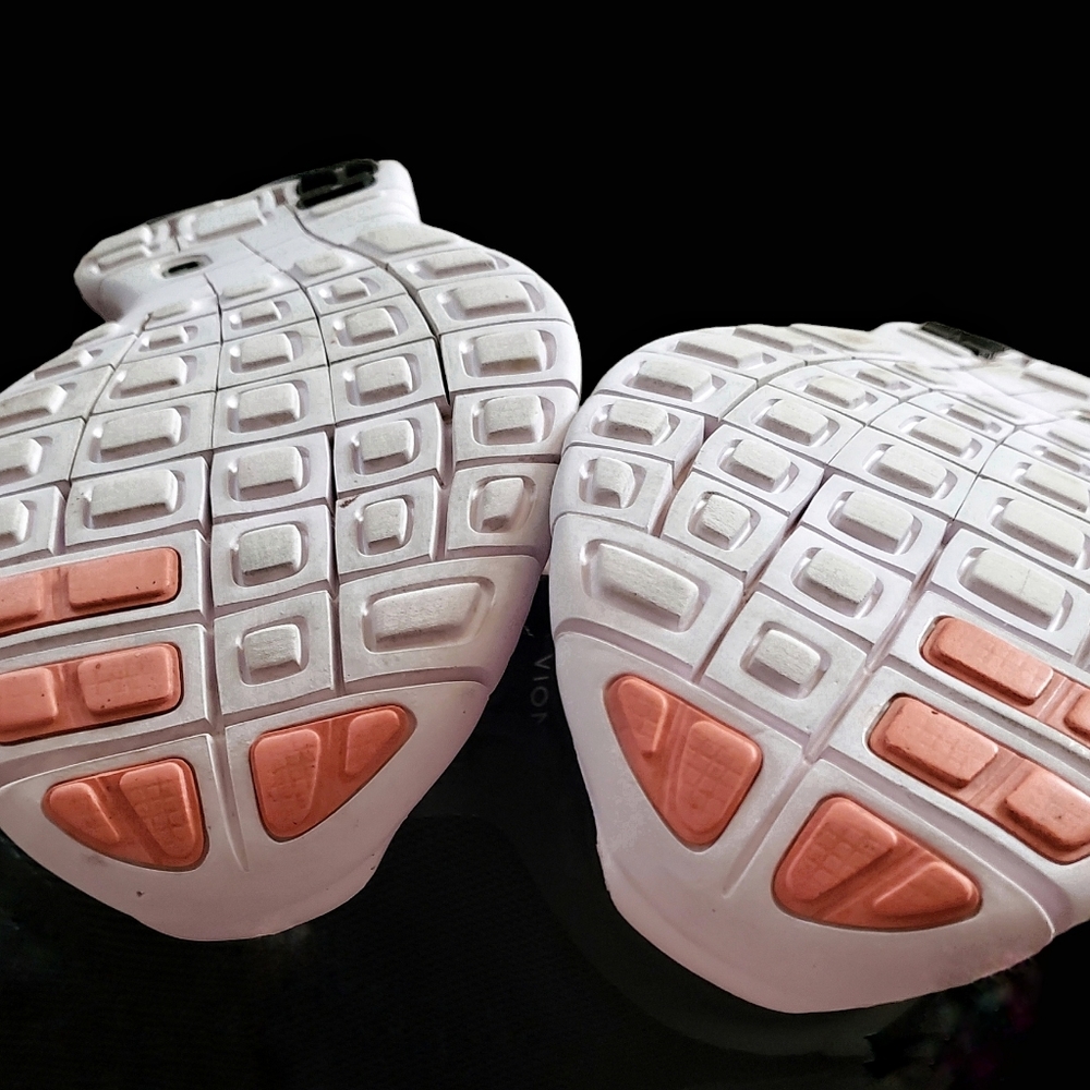 Nike free Pink and Peach Womens running shoes. Size 10 US. - Picture 10 of 11